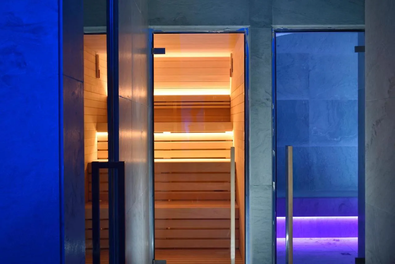 Milano Verticale | Una Esperienze 4*, Milan